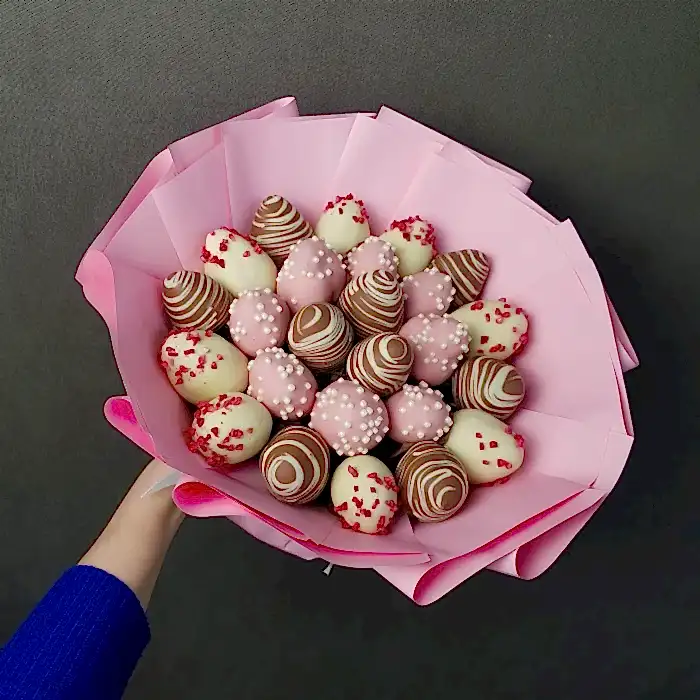 Букет из клубники в шоколаде M