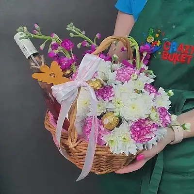 Корзина с цветами и конфетами &quot;Анастасия&quot;