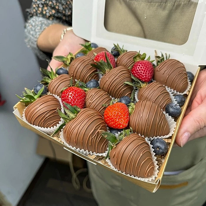 Клубника в молочном шоколаде 240 гр.